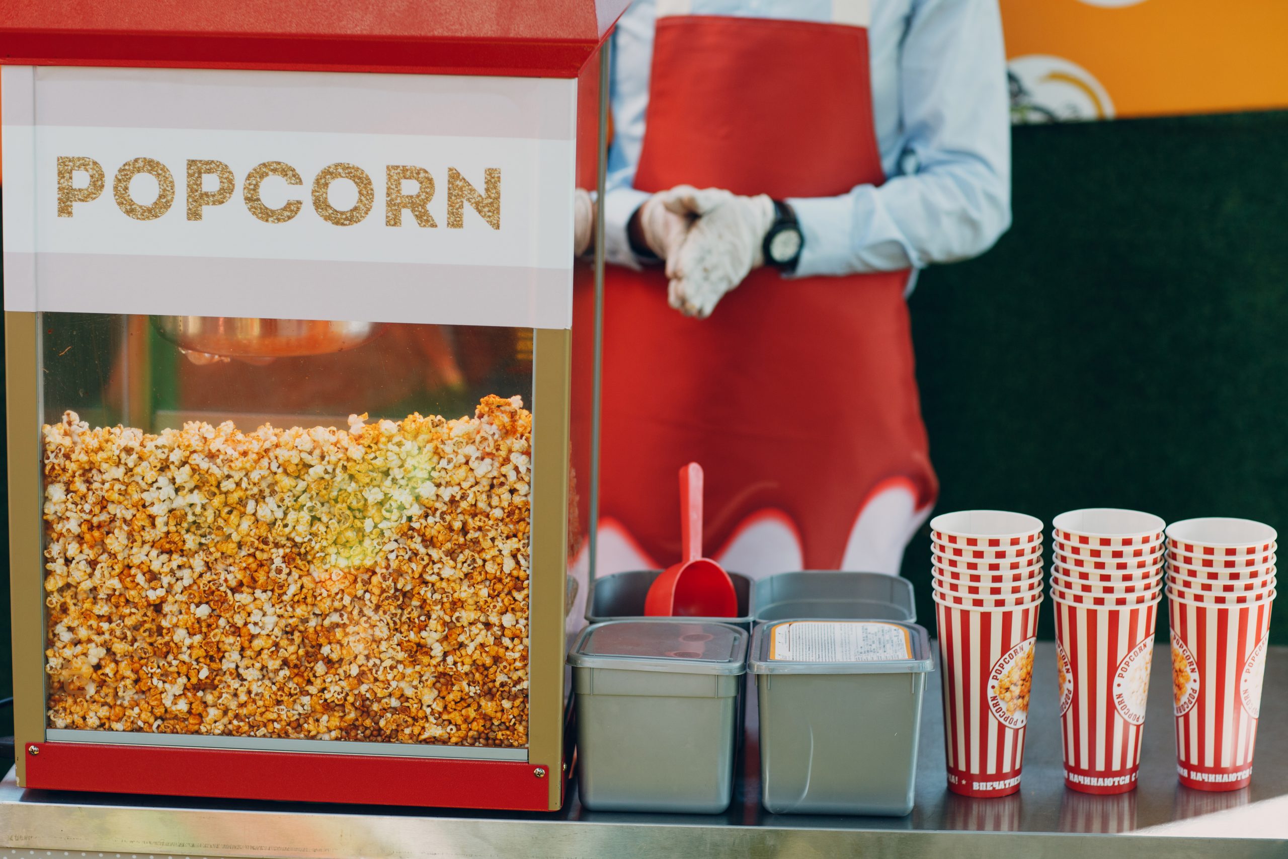 Seller and tray cart with popcorn